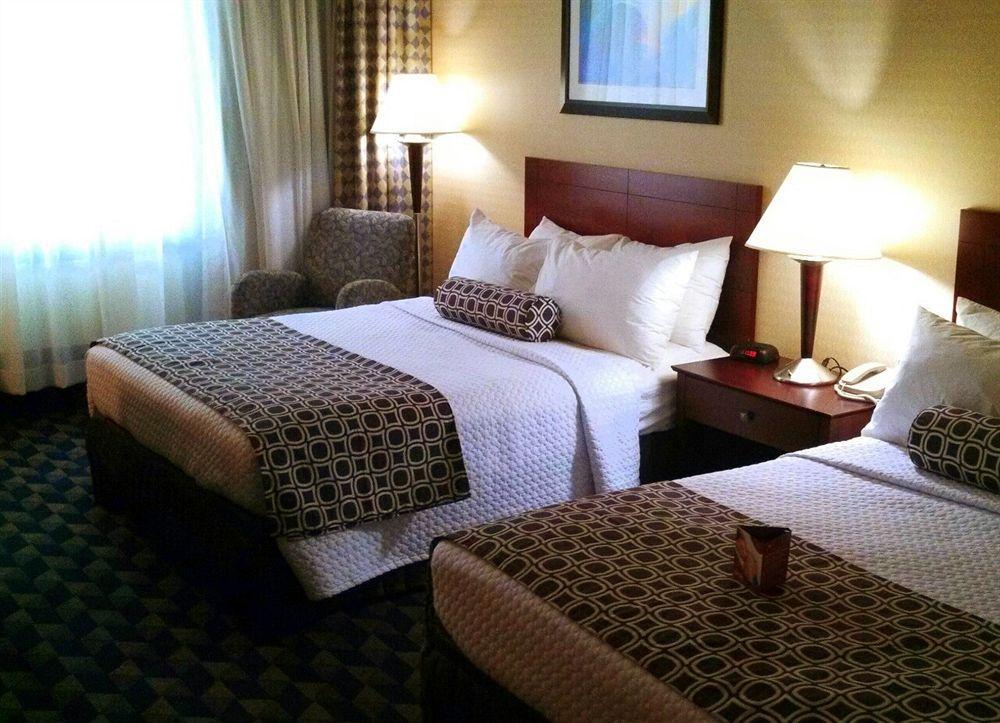 คราวน์ พลาซา คลีฟแลนด์ แอร์พอร์ต Hotel มิดเดิลเบิร์ก ไฮท์ส ภายนอก รูปภาพ